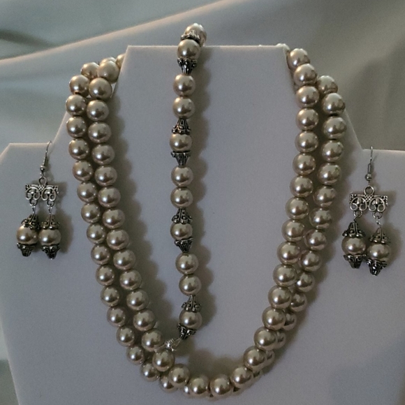 Pearly - Picture 2 of 4